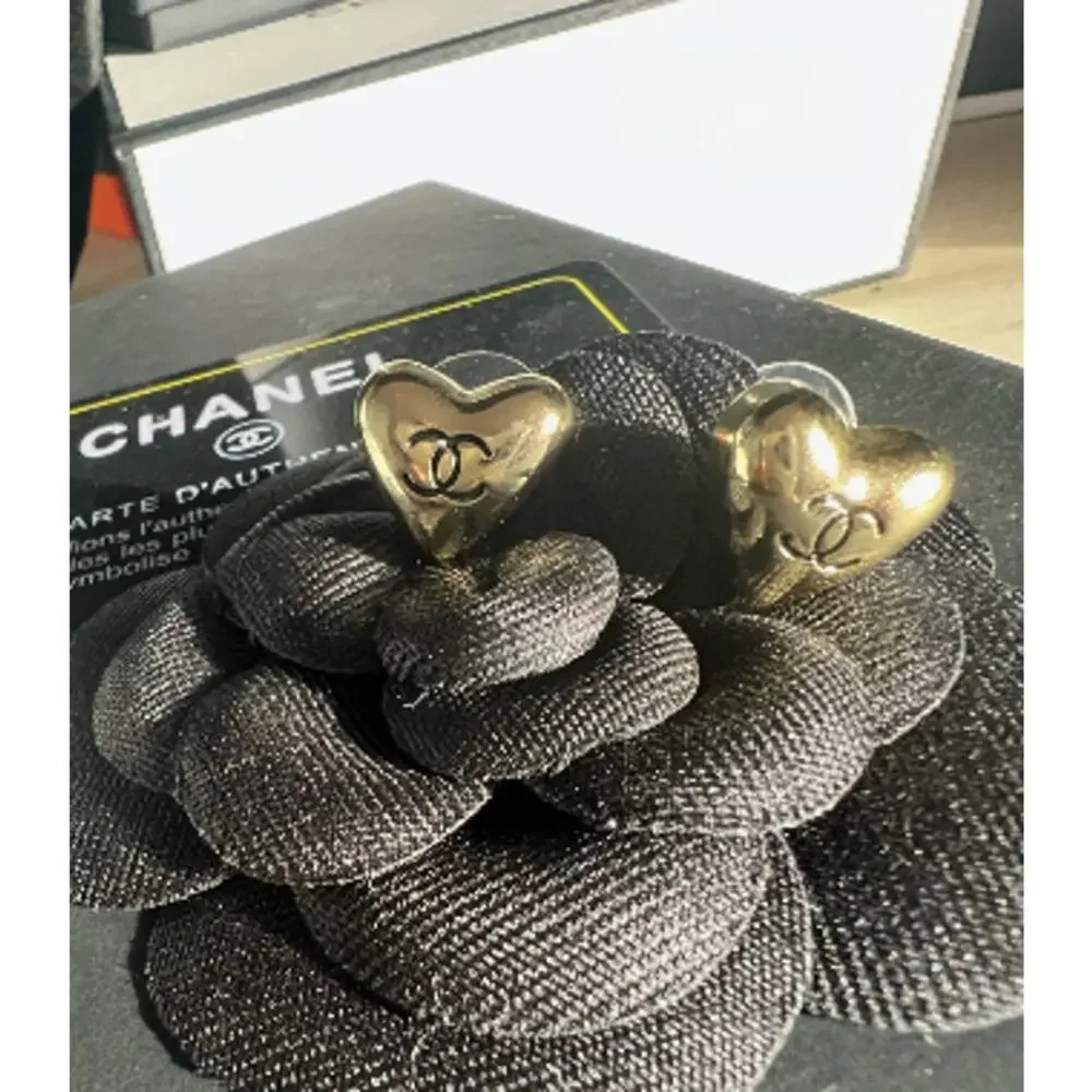 CHANEL Gold CC Interlocking Heart Stud Earrings 21B (CHXX003) - Picture 3 of 8